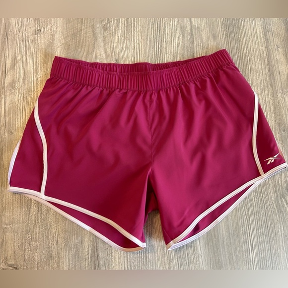 NWT Reebok Women’s ID Train Woven Shorts Dark Pink White Stripes Size Large New. - Picture 3 of 12